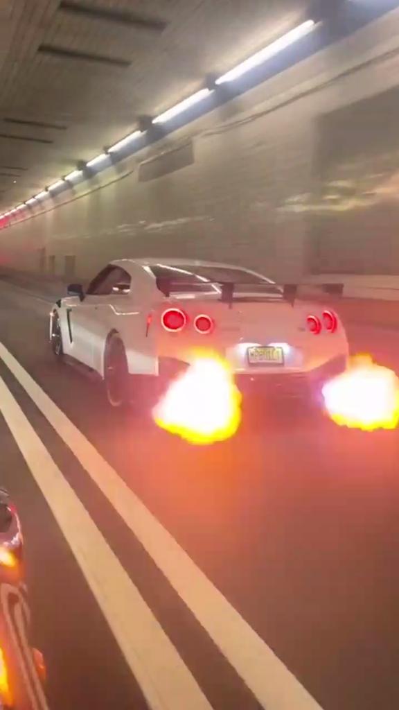 会喷火的gtr