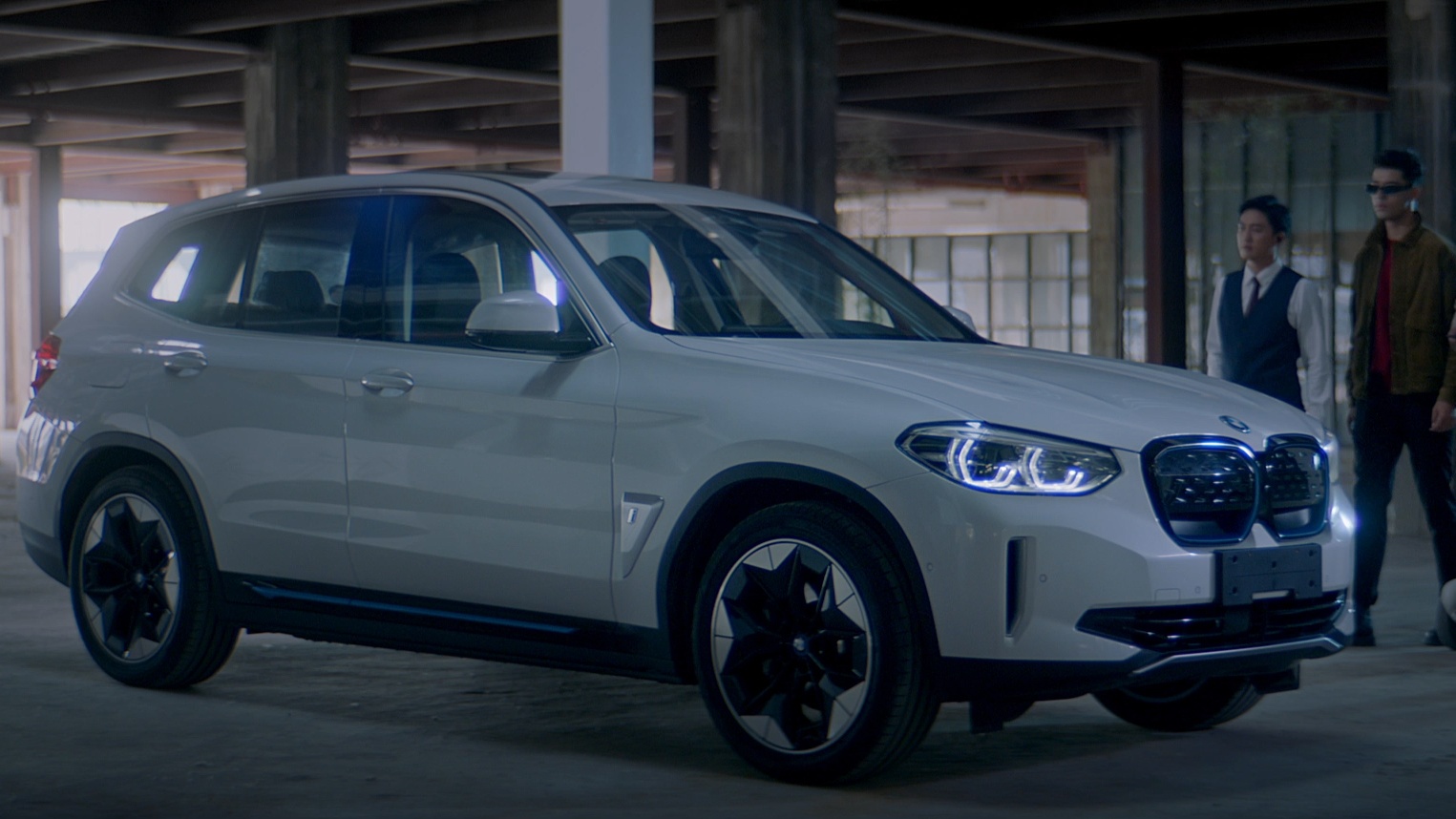 宝马纯电SUV iX3来了，大马力后驱，续航可达500公里