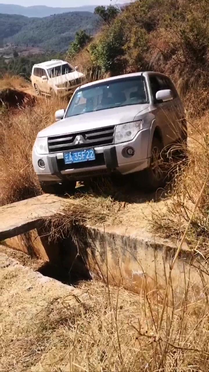 帕杰罗V97挑战单边桥