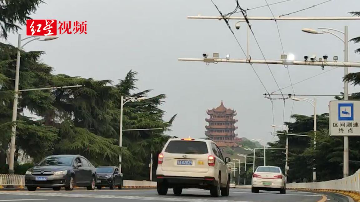 现场直击：武汉城区主干道陆续撤卡 车流量明显增加