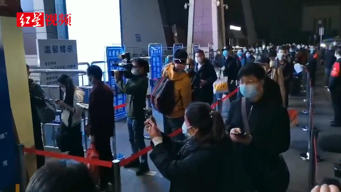 持健康证明或核酸检测证明 武汉特殊旅客无“绿码”也能搭火车