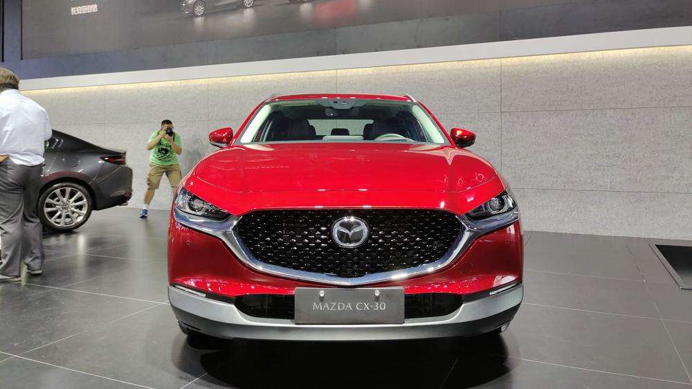 成都车展 日系中清流车型  尾灯很亮眼  现场评长安马自达CX-30