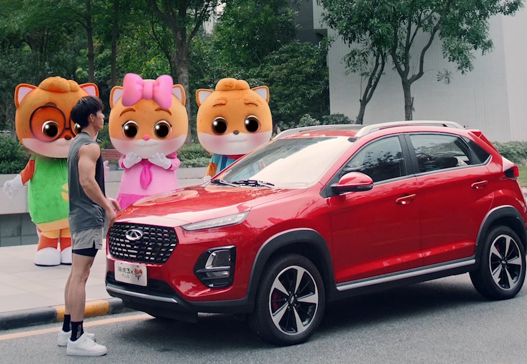 肌肉猛男都自愧不如？奇瑞瑞虎3x PLUS中控大屏太亮眼