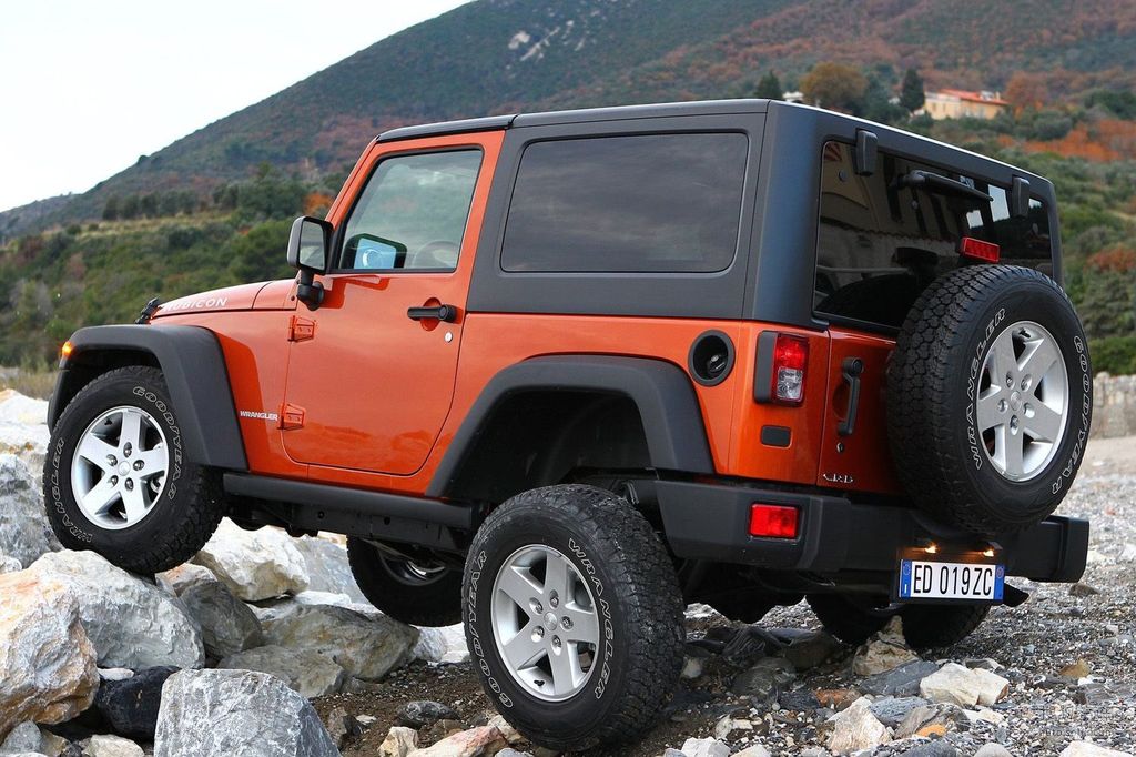 每日一车:浓缩才是精华 jeep小suv自由侠 提示:支持键盘翻页&