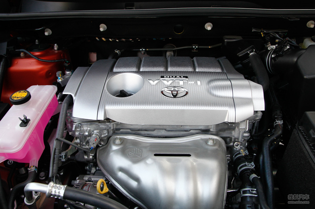 2015款一汽丰田rav4 2.5l自动四驱尊贵版 发动机特写