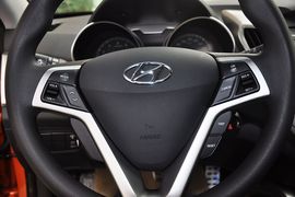 2011款现代飞思Veloster 1.6L自动尊享型