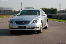 雷克萨斯LS600hL动态 