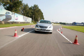 雷克萨斯LS600hL动态 