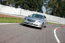 雷克萨斯LS600hL动态 