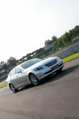 雷克萨斯LS600hL动态 