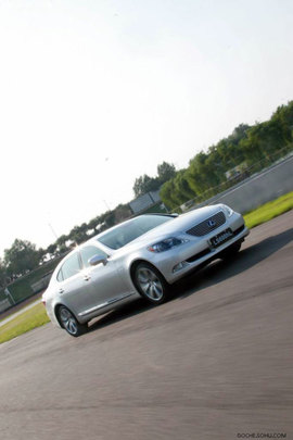 雷克萨斯LS600hL动态 