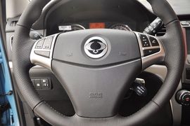 2011款双龙柯兰多 2.0L自动四驱精英导航版