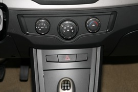 2011款荣威350C PLUS 1.5L手动讯智版到店实拍