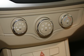 2011款荣威350S PLUS 1.5L自动讯达版实拍