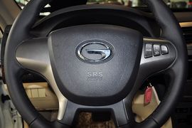 2011款广汽传祺 2.0L自动豪华版