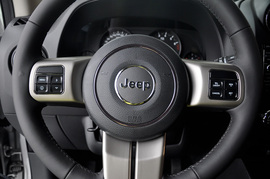 2011款Jeep吉普指南者 2.4L 70周年限量版