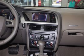 2010款奥迪A5敞篷版 2.0TFSI标准版