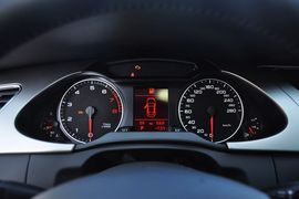 2012款一汽奥迪A4L 2.0TFSI舒适型