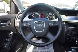 2012款一汽奥迪A4L 2.0TFSI舒适型