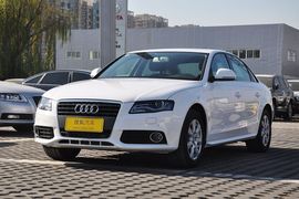 2012款一汽奥迪A4L 2.0TFSI舒适型