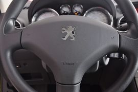 2011款东风标致408 2.0L手动舒适型