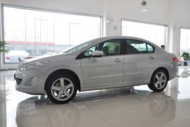2011款东风标致408 2.0L手动舒适型
