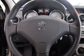 2011款东风标致408 2.0L自动舒适型