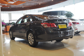 2010款雷克萨斯ES240豪华版