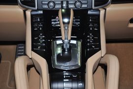 2011款保时捷Cayenne S Hybrid到店实拍