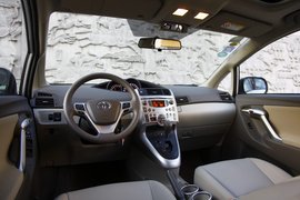 2012款丰田逸致1.8L CVT试驾实拍