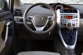 2012款丰田逸致1.8L CVT试驾实拍