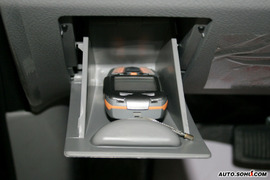 起亚索兰托3.8L自动舒适型