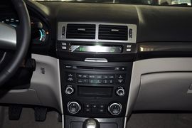 2011款奔腾B70 2.0MT精英型