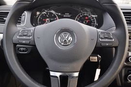 2012款一汽大众速腾1.4TSI手动豪华型