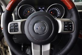 2012款JEEP大切诺基5.7L 旗舰导航版到店实拍