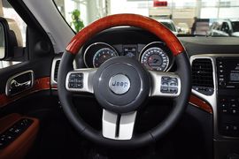 2012款JEEP大切诺基5.7L 旗舰导航版到店实拍