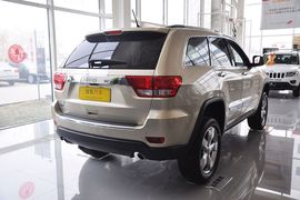 2012款JEEP大切诺基5.7L 旗舰导航版到店实拍