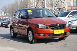 2012款斯柯达晶锐1.6L手自一体酷黑版