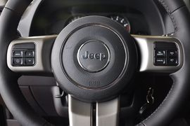 2012款Jeep吉普指南者2.0L运动型