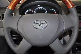 2011款江淮宾悦2.0L自动豪华型