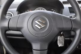 2011款长安铃木雨燕1.5L手动标准型