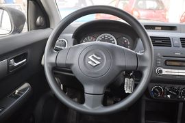 2011款长安铃木雨燕1.5L手动标准型