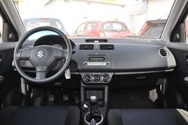 2011款长安铃木雨燕1.5L手动标准型