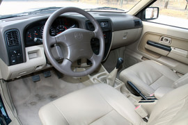 2010款郑州日产锐骐多功能商用车试驾