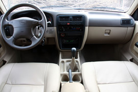 2010款郑州日产锐骐多功能商用车试驾