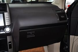 2010款丰田普拉多2.7L自动标准版（进口）到店实拍