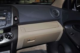 2012款丰田RAV4 2.0自动四驱炫装版到店实拍