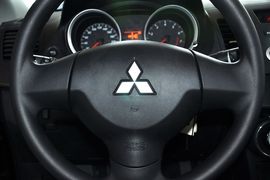 2011款东南三菱1.8L手动致尚版豪华型