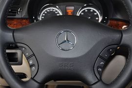 2011款福建奔驰唯雅诺2.5L豪华版