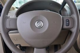 2012款别克GL8 2.4L BASE舒适版